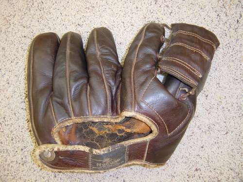 Walter Fiala Nokona G16 2 Back